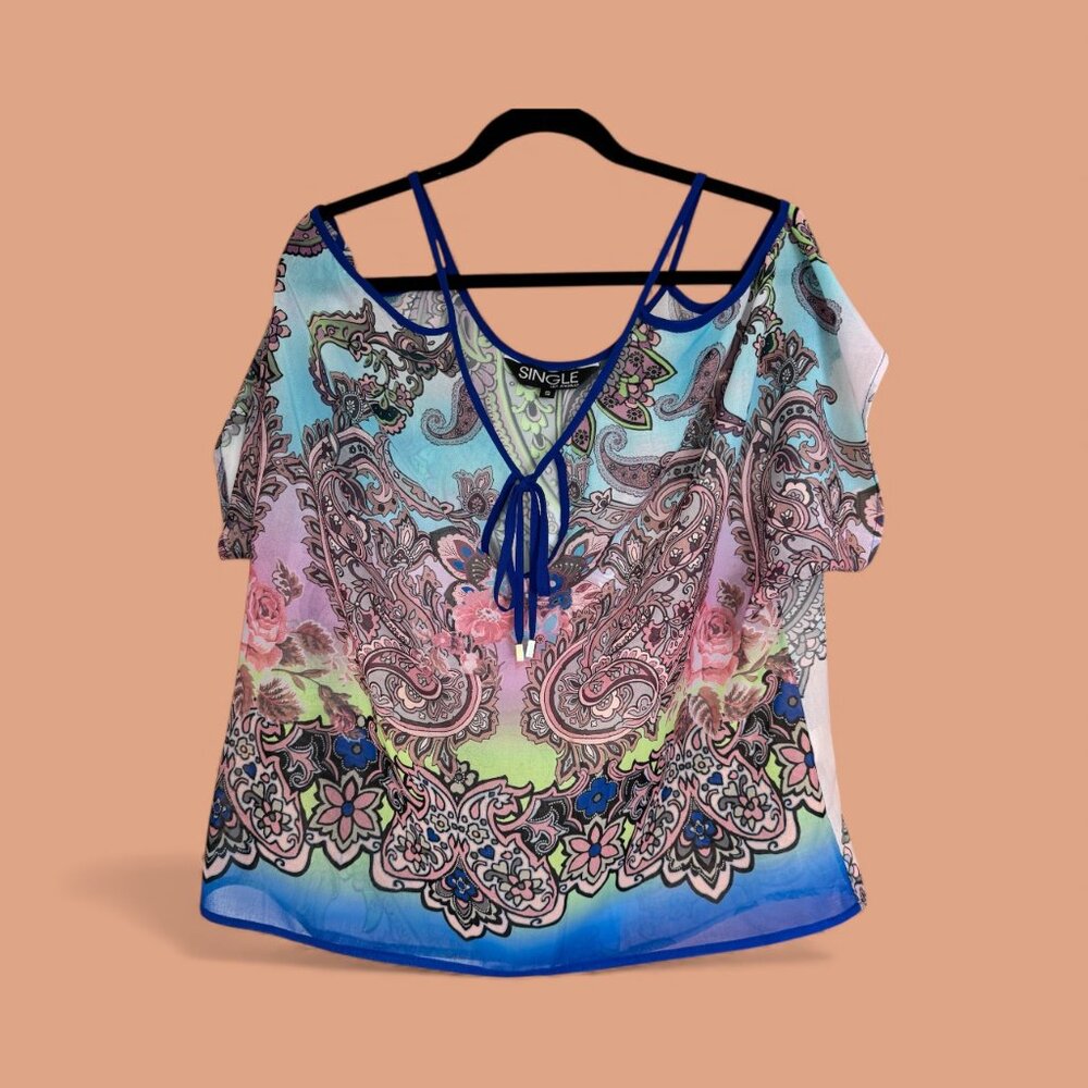 GORGEOUS Cold Shoulder tie front top by SINGLE. Light & Chic. Blue, Pink…